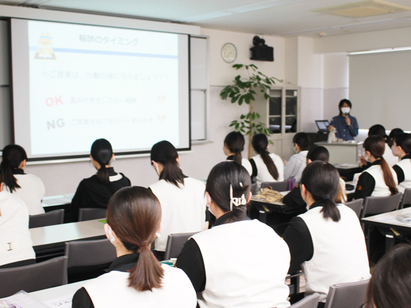 講義で基礎を学びます♪